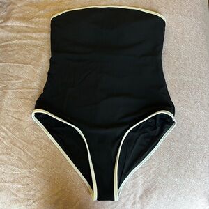 Wilo Strapless Binding Black One-Piece Swimsuit